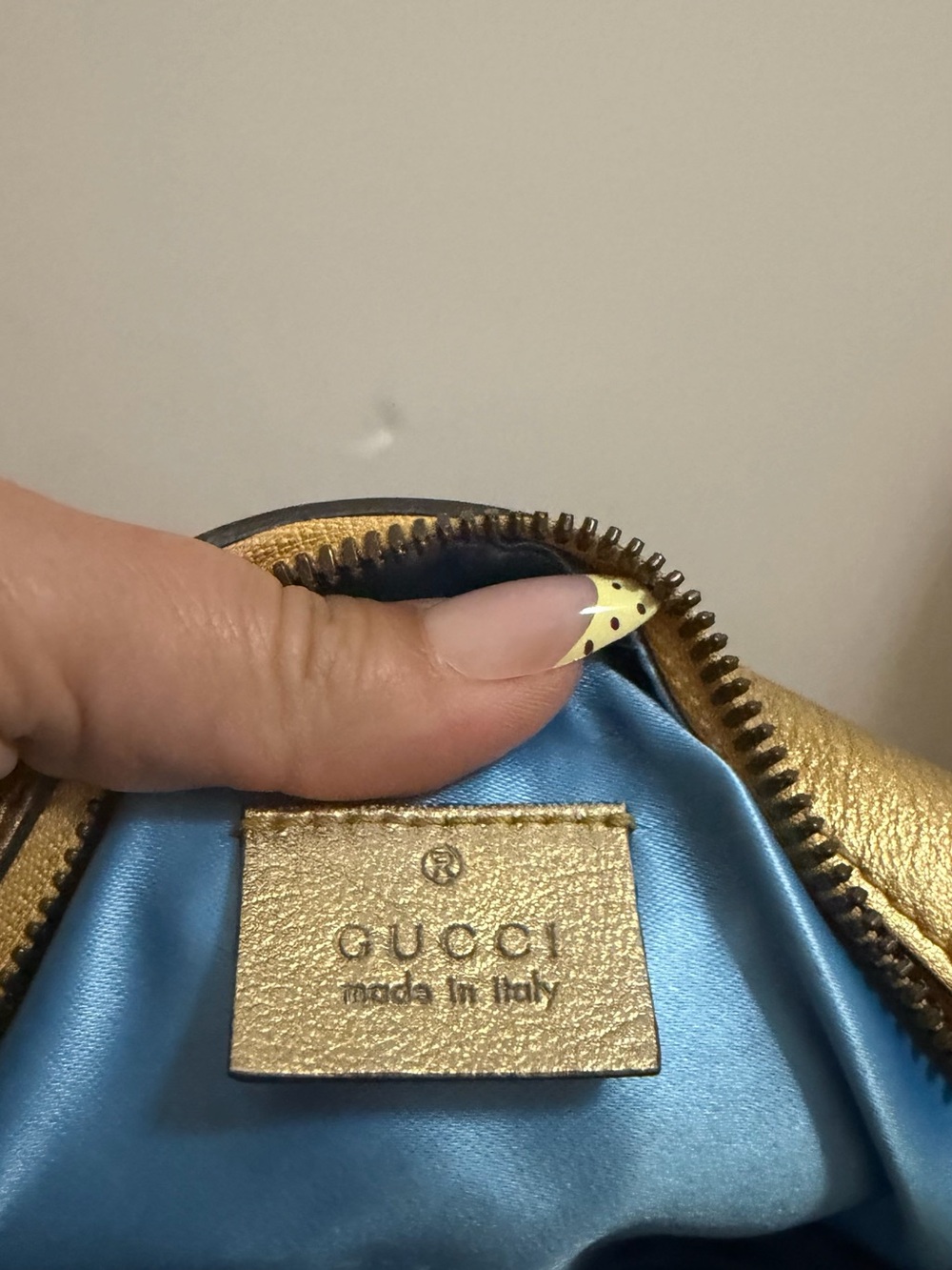 Gucci Metallic Pink and Gold Chevron Round Crossbody - Picture 4 of 5